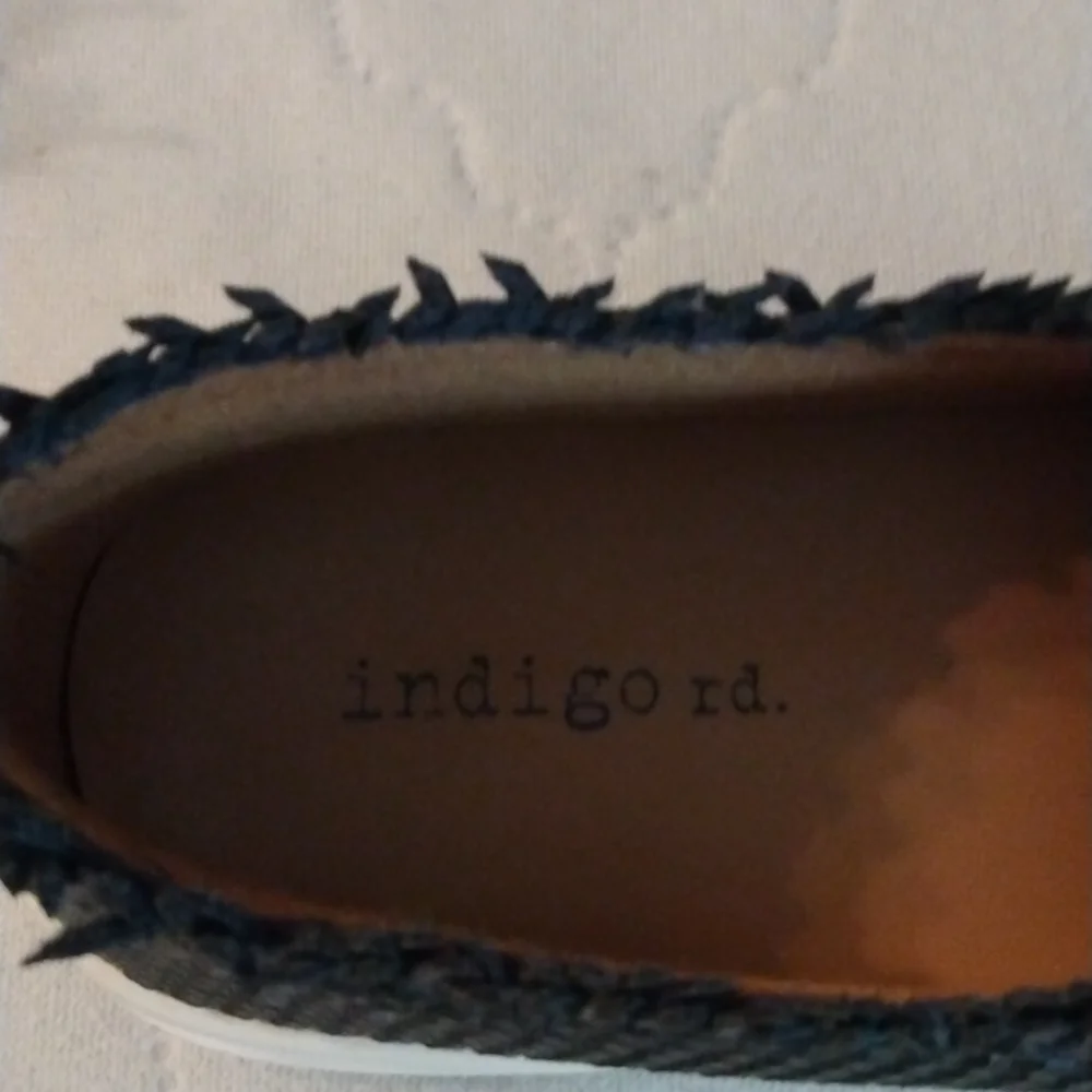 Shoes - Picture 2 of 5